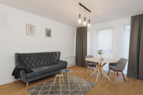 Granite - Cozy City Center Apartment with Balcony